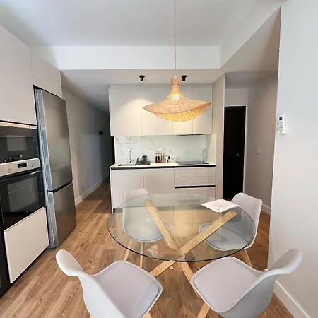 Sunny Terrace 2br2ba شقة *
