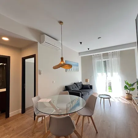 Sunny Terrace 2br2ba شقة *