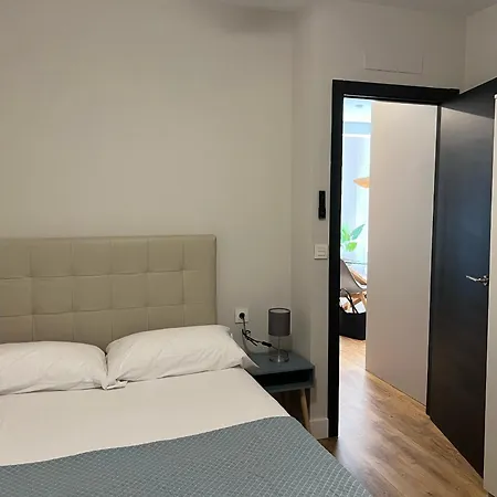 Sunny Terrace 2br2ba شقة *