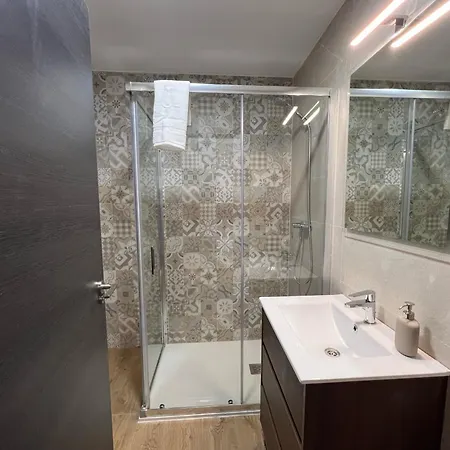Sunny Terrace 2br2ba شقة *
